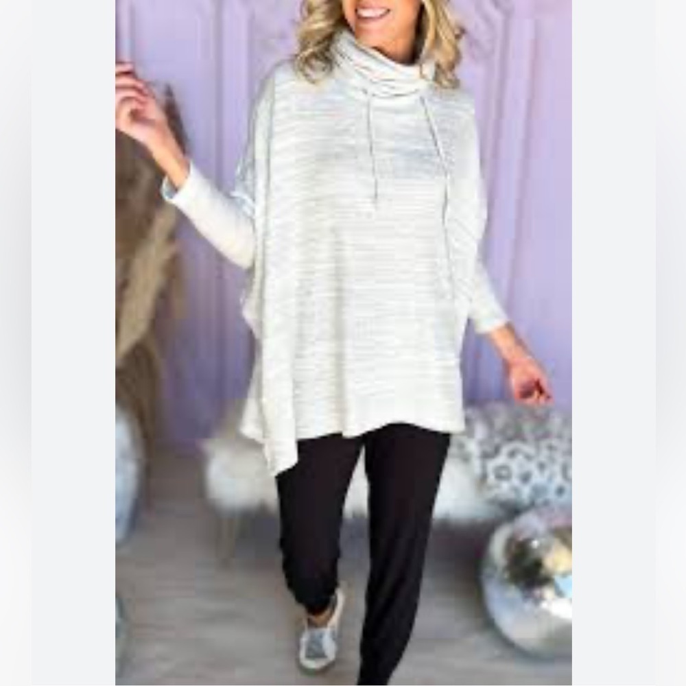 VICI Gray And White Cowl Neck Oversized Sweater Size S